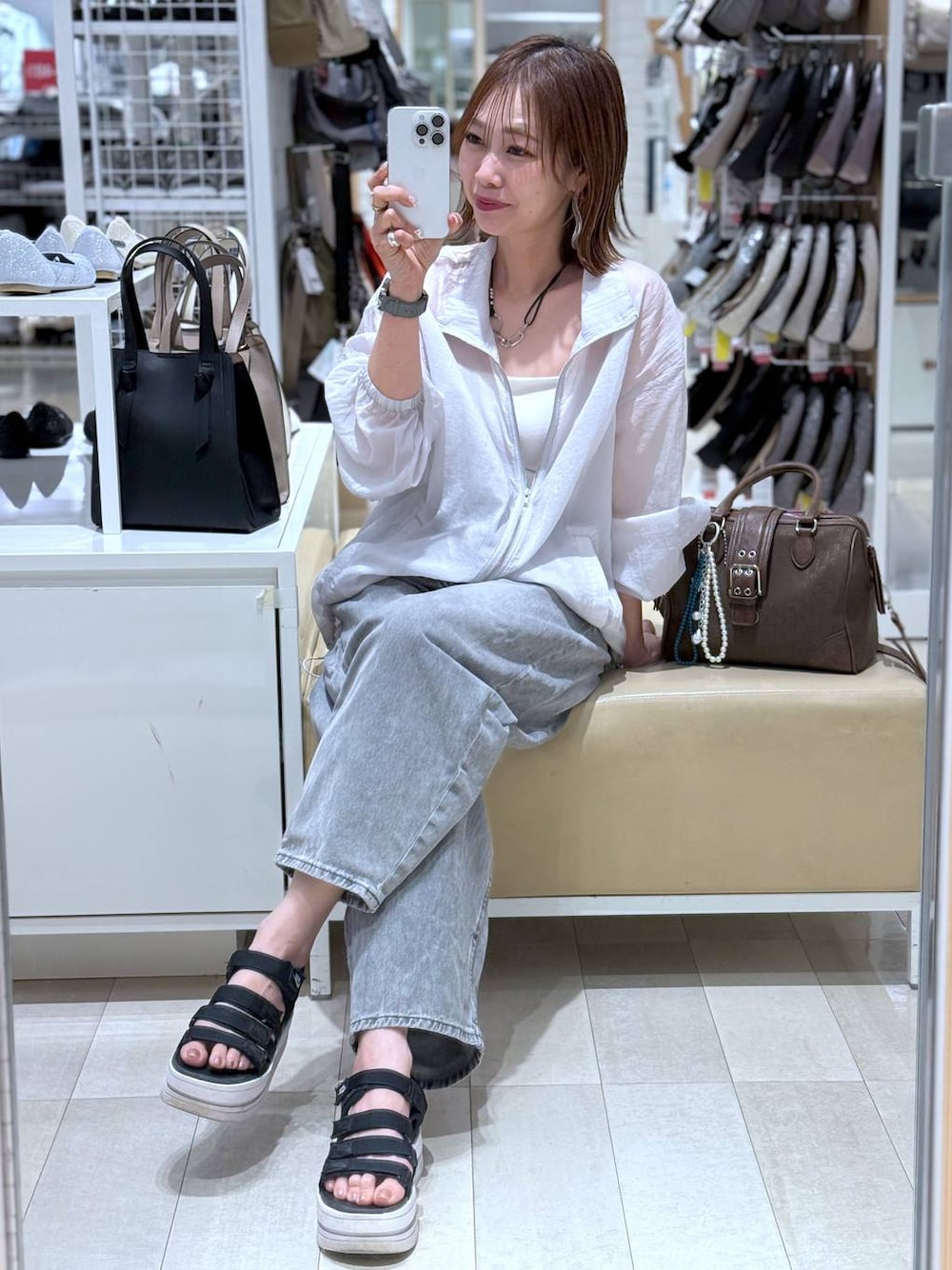 「きれいめ、ベーシック/シンプル、着痩せ・細見え、ママコーデ、体型カバー、カジュアル、GLOBAL WORK」｜「LOWRYS FARMのコードマルチＷＡＹネックレス　137241（ネックレス、その他）」を使った、せこ子さん（レディース・159cm）の春コーディネートの1枚目の写真