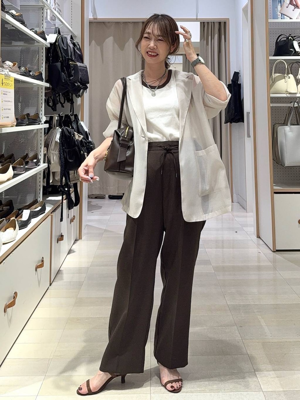 「カジュアル、GLOBAL WORK、きれいめ、ベーシック/シンプル、着痩せ・細見え、ママコーデ、体型カバー」｜「GLOBAL WORKのMATINEE LINE/リネンライクイージーストレートパンツ/495644（その他パンツ、ブラウン系）」を使った、せこ子さん（レディース・159cm）の夏コーディネートの1枚目の写真