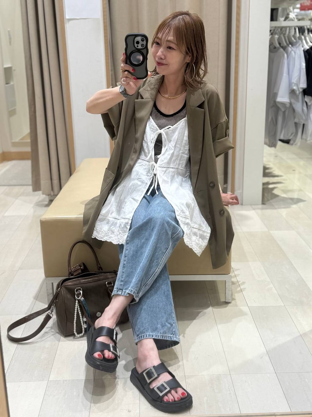「きれいめ、ベーシック/シンプル、着痩せ・細見え、ママコーデ、体型カバー、カジュアル、GLOBAL WORK」｜「GLOBAL WORKのGOODデニムバギーパンツ/118365（デニムパンツ、ブルー系）」を使った、せこ子さん（レディース・159cm）の春コーディネートの1枚目の写真