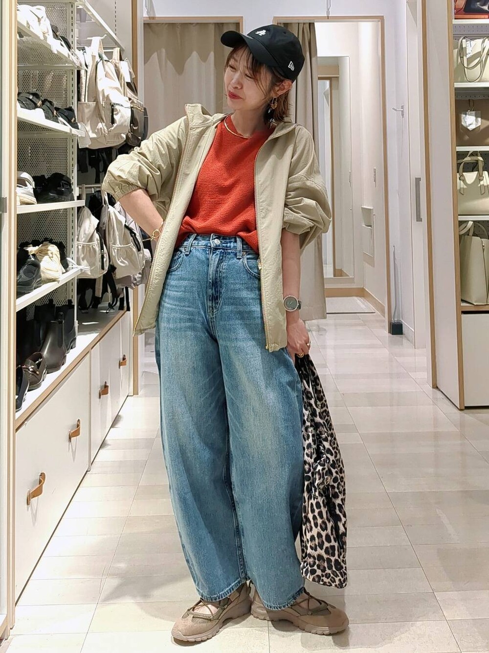 「きれいめ、GLOBAL WORK、ベーシック/シンプル、着痩せ・細見え、ママコーデ、体型カバー、カジュアル」｜「GLOBAL WORKのGOODデニムカーブパンツ/143956（デニムパンツ、ブルー系）」を使った、せこ子さん（レディース・159cm）の春コーディネートの1枚目の写真
