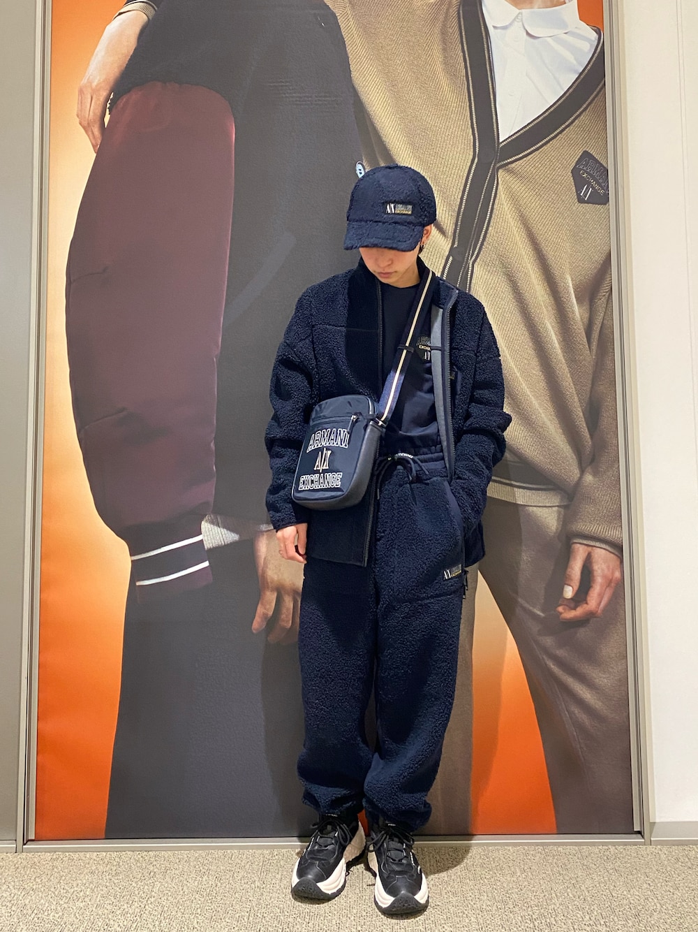「ショルダーバッグ、ボア、アルマーニエクスチェンジ、ボアパンツ、ボアブルゾン、ボアキャップ、原宿キャットストリート、axchange、axcatstreet、AXchanger」｜「ARMANI EXCHANGEの【A|X アルマーニ エクスチェンジ】AXロゴ　ボアパネルキャップ（キャップ、ブルー系）」を使った、かいちゃんさん（メンズ・160cm）の冬コーディネートの1枚目の写真