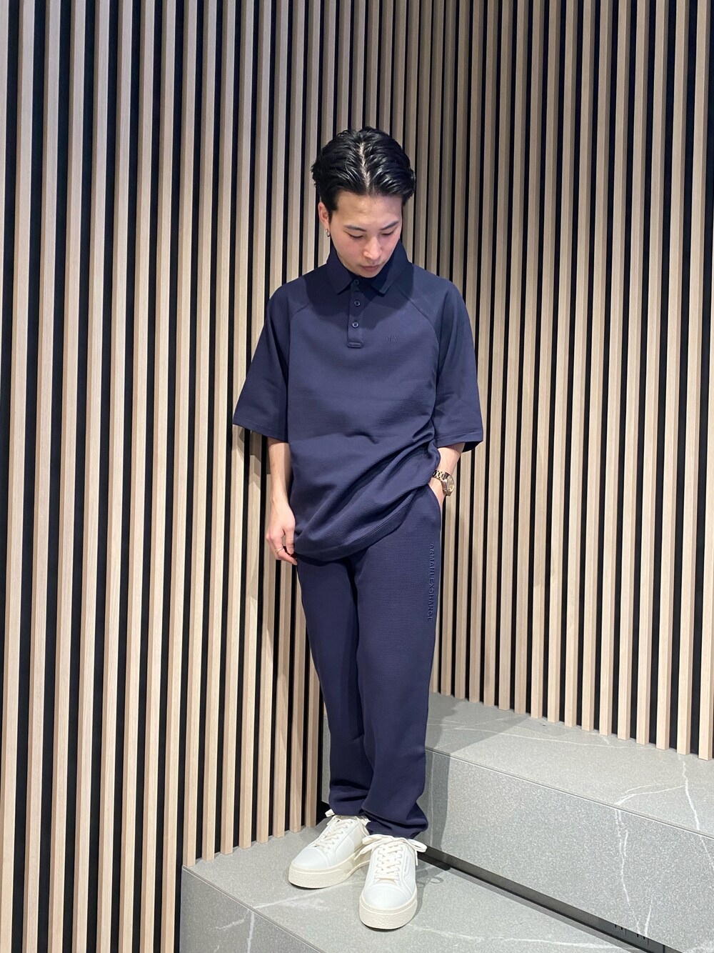 「アルマーニエクスチェンジ、AXchanger、AXchange、AXCatStreet、原宿キャットストリート、ワッフルTシャツ、ワッフルスウェットパンツ、スニーカー」｜「ARMANI EXCHANGEの【A|X アルマーニ エクスチェンジ】AXロゴ　半袖クルーネックTシャツ/REGULAR（Tシャツ/カットソー、ブラック系）」を使った、かいちゃんさん（メンズ・160cm）の春コーディネートの1枚目の写真