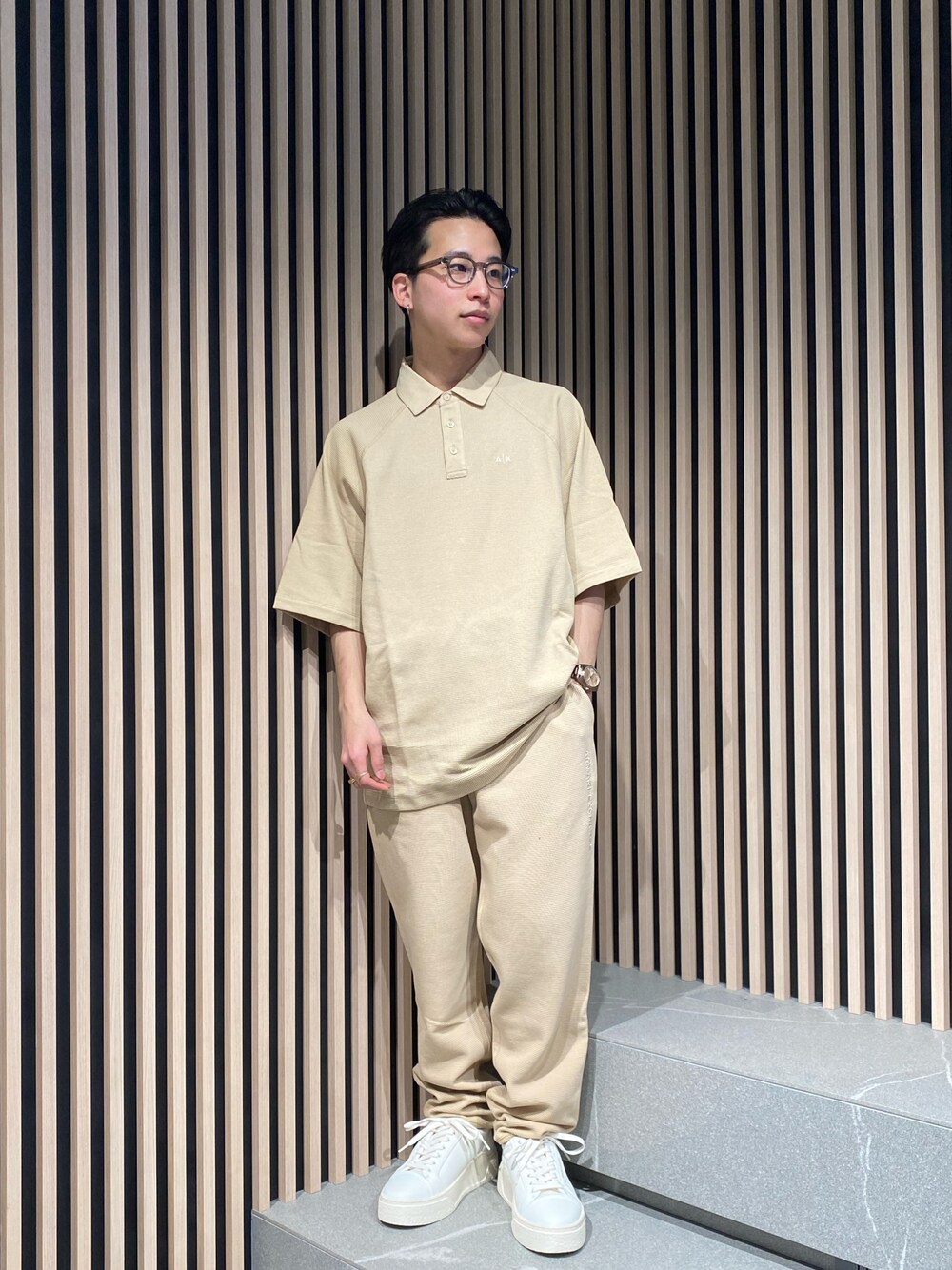 「アルマーニエクスチェンジ、AXchanger、AXchange、AXCatStreet、原宿キャットストリート、ワッフルTシャツ、ワッフルスウェットパンツ、スニーカー」｜「ARMANI EXCHANGEの【A|X アルマーニ エクスチェンジ】AXロゴ　半袖クルーネックTシャツ/REGULAR（Tシャツ/カットソー、ブラック系）」を使った、かいちゃんさん（メンズ・160cm）の春コーディネートの1枚目の写真