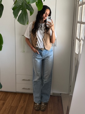 「ZARA（ザラ）のアイテム（ベスト）」を使った、Andrea Sugusさん（レディース・165cm）の秋コーディネート