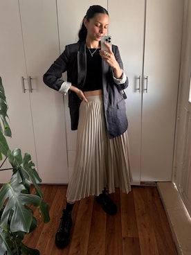 「H&M（エイチ・アンド・エム）のアイテム（スカート）」を使った、Andrea Sugusさん（レディース・165cm）の春コーディネート