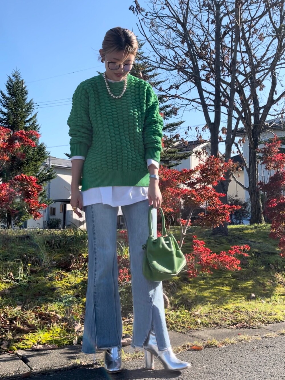 「ファッションを楽しもう、秋冬コーデ、大人カジュアル、秋服、休日スタイル、おでかけコーデ、ootd、おしゃれさんと繋がりたい、パンツスタイル、今日のコーデ、骨格ウェーブ、ブーツスタイル、ニットコーデ、シルバーブーツ、ゆるコーデ」｜「kate spade new yorkのアイテム（ハンドバッグ、グリーン系）」を使った、Ramupuさん（レディース・160cm）の秋コーディネートの1枚目の写真