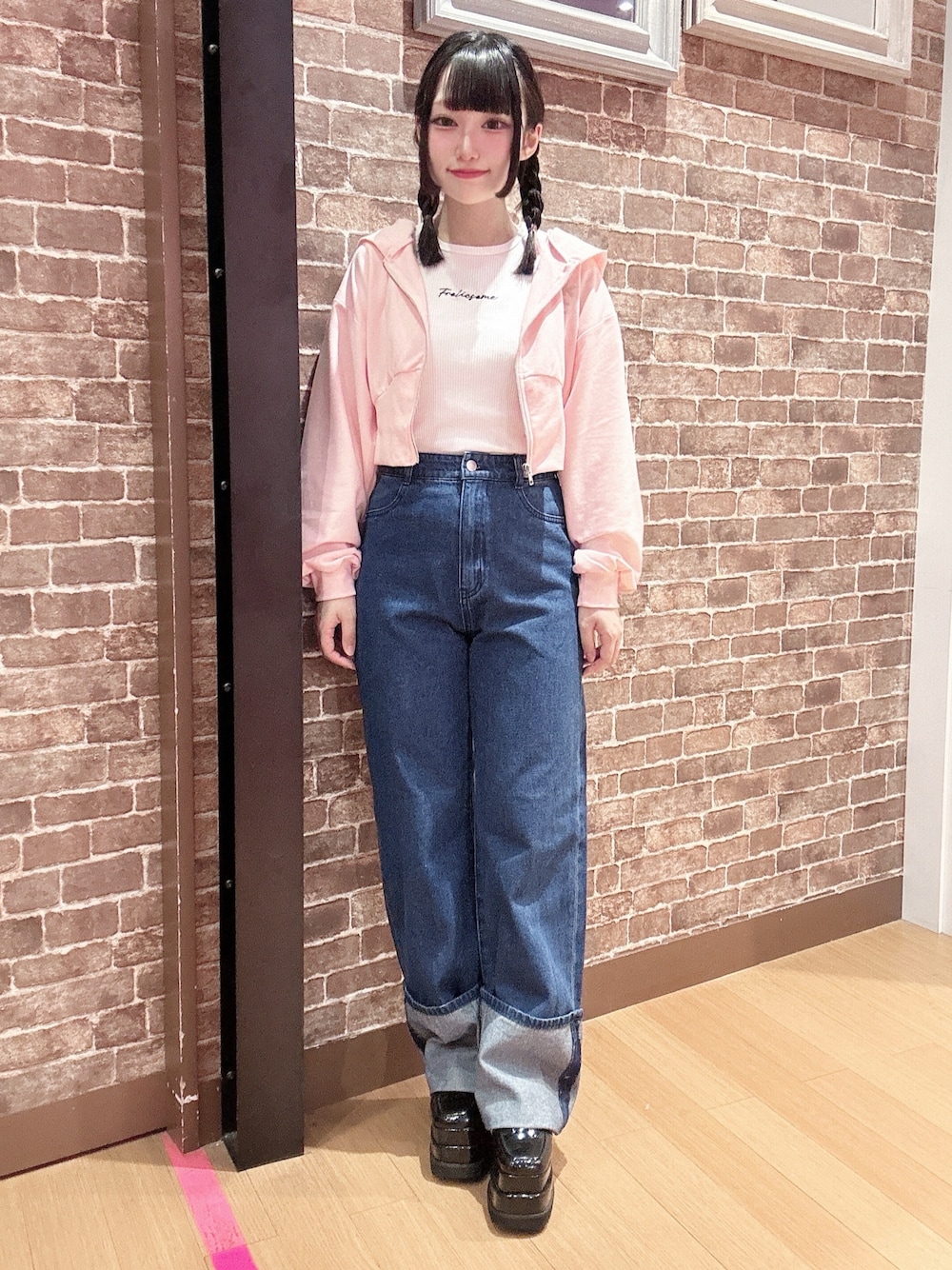 「PINK-latteのコンパクトリブTシャツ（Tシャツ/カットソー、ホワイト系）」を使った、まいまい🐰ピンクラテ豊洲店staffさん（レディース・154cm）の秋コーディネートの1枚目の写真