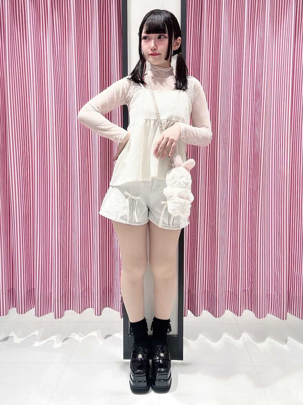「チュール、バレエコア、デートコーデ、セットアイテム、ピンクラテ」｜「PINK-latteの【セットアイテム】リボンシアートップス＋キャミソールセット（その他トップス、ホワイト系）」を使った、まいまい🐰ピンクラテ豊洲店staffさん（レディース・154cm）の秋コーディネートの1枚目の写真