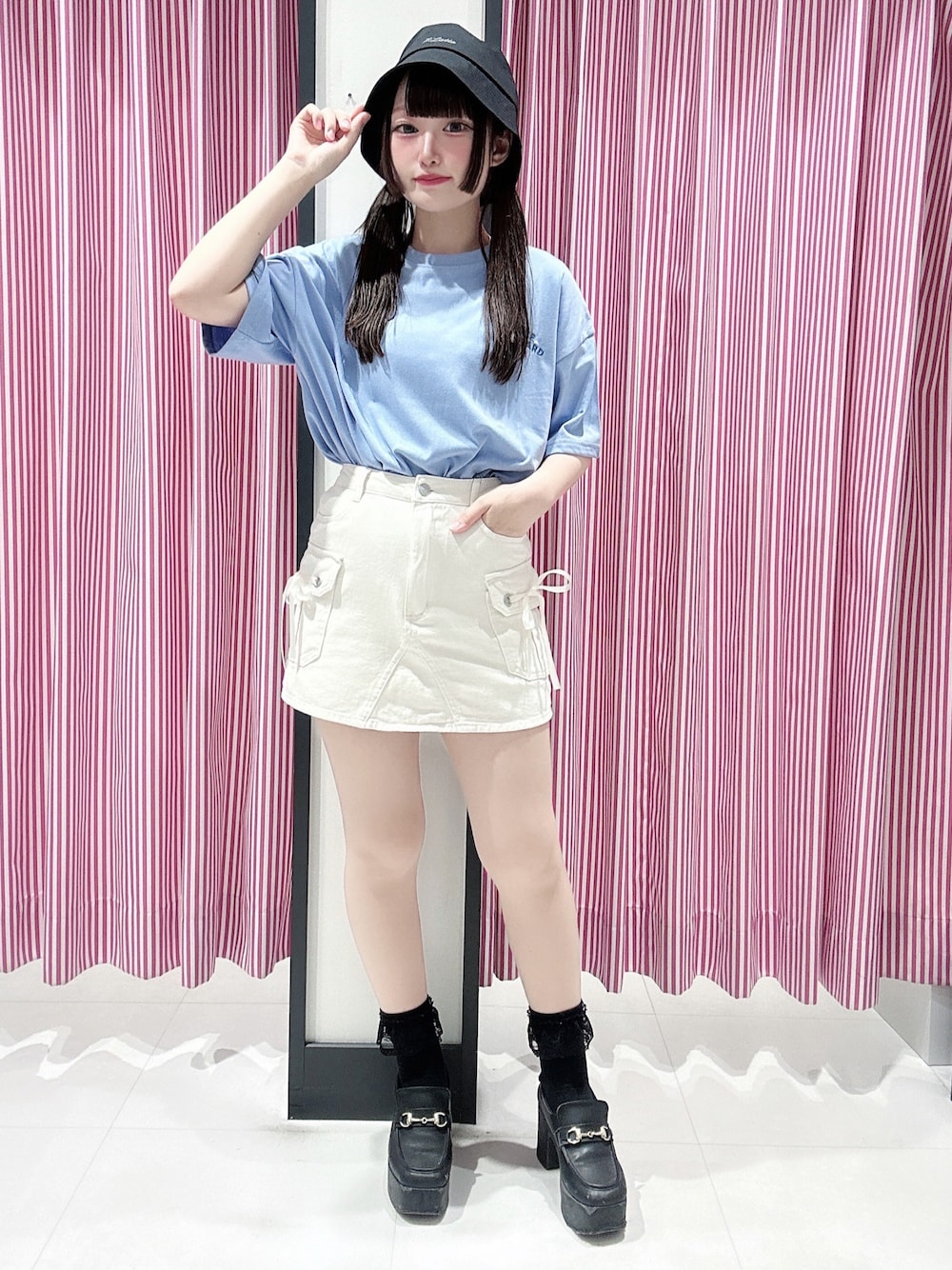 「くまさん、ビッグシルエット、夏コーデ、バレエコア、バケットハット、休日コーデ、ピンクラテ」｜「PINK-latteのバケットハット（ハット、ブラック系）」を使った、まいまい🐰ピンクラテ豊洲店staffさん（レディース・154cm）の夏コーディネートの1枚目の写真