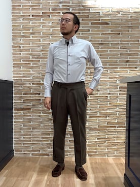 「アイテム（ビジネスシャツ）」を使った、BRICK HOUSE シャツ工房 福岡橋本木の葉モール店さん（メンズ・163cm）の秋コーディネート