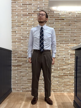「アイテム（ビジネスシャツ）」を使った、BRICK HOUSE シャツ工房 福岡橋本木の葉モール店さん（メンズ・163cm）の秋コーディネート