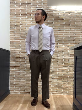 「アイテム（ビジネスシャツ）」を使った、BRICK HOUSE シャツ工房 福岡橋本木の葉モール店さん（メンズ・163cm）の秋コーディネート