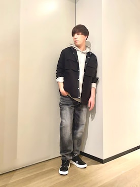 「ARMANI EXCHANGE（アルマーニエクスチェンジ）のアイテム（トップス、グレー系）」を使った、yusukeさん（メンズ・175cm）の春コーディネート