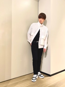 「スキニーデニム」｜「アイテム（ナイロンジャケット）」を使った、yusukeさん（メンズ・175cm）の春コーディネート
