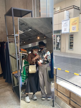「LAKOLE（ラコレ）のアイテム（トートバッグ）」を使った、西村　響さん（メンズ・176cm）の秋コーディネート