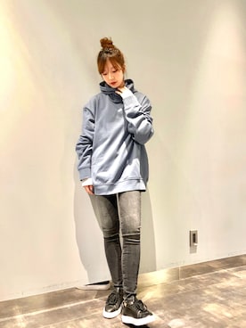 「ロゴパーカー」｜「アイテム（スウェット）」を使った、Ⓜ︎atsubeさん（レディース・154cm）の秋コーディネート