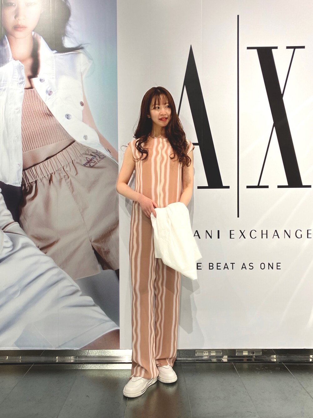 「AXchange、AXchanger、armaniexchange、アルマーニエクスチェンジ、オールインワン、ジャケット、スニーカー、オトナ女子」｜「ARMANI EXCHANGEの【A|X アルマーニ エクスチェンジ】センタースリット　ジャンプスーツ（サロペット/オーバーオール、オレンジ系）」を使った、Ⓜ︎atsubeさん（レディース・154cm）の春コーディネートの1枚目の写真