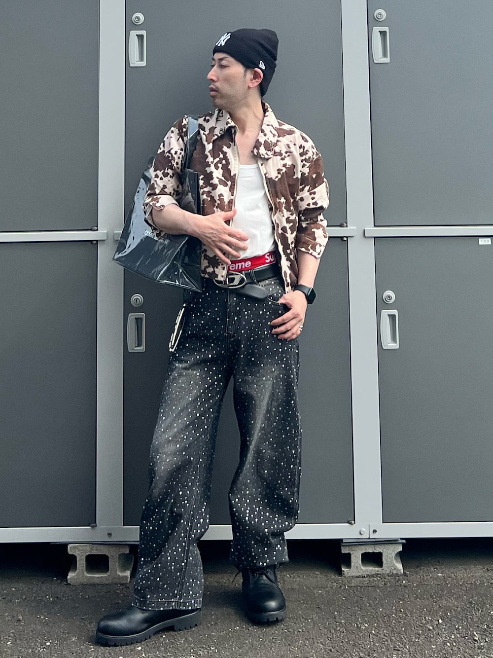 「サングラス、韓国ファッション、夏コーデ、オトナカジュアル、春夏コーデ、お洒落さんとつながりたい、過去の投稿も見て頂けたら嬉しいです😊、低身長、低身長コーデ、おでかけコーデ、韓国コーデ、デート、デートコーデ、お出かけコーデ、タンクトップ」｜「TimberlandのTimberland ティンバーランド 6 IN PREMIUM BOOT WK 6インチ プレミアム ブーツ A41MW-EL2 BLK FL GRAIN（ブーツ、ブラック系）」を使った、shinyaさん（メンズ・168cm）の春コーディネートの1枚目の写真