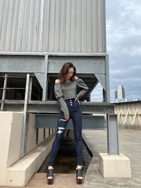 「EMODA（エモダ）のアイテム（イヤリング）」を使った、花島郁さん（レディース・167cm）の春コーディネート