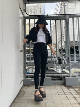 「EMODA（エモダ）のアイテム（ブレスレット）」を使った、花島郁さん（レディース・167cm）の夏コーディネート