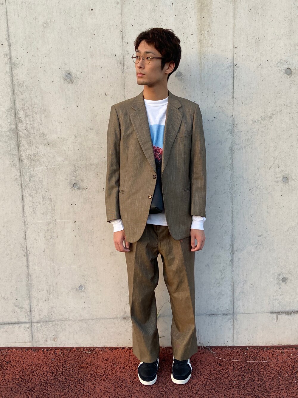 「セットアップ、古着」｜「Onitsuka Tigerのアイテム（スニーカー、ブラック系）」を使った、ベーコンレタスバーガーさん（メンズ・175cm）の夏コーディネートの1枚目の写真