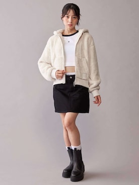 「Calvin Klein（カルバン・クライン）のIcon Cotton  Modal ロゴ コットン ハイウェスト ビキニ ショーツ（ショーツ、グレー系）」を使った、公式 Calvin Kleinさん（レディース・174cm）の秋コーディネート
