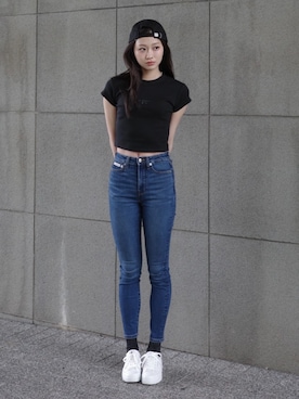 「Calvin Klein（カルバン・クライン）のアイテム」を使った、公式 Calvin Kleinさん（レディース・165cm）の夏コーディネート