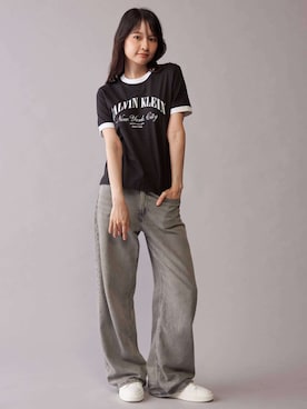 「Calvin Klein（カルバン・クライン）の【ZOZO限定】ロゴ リンガーTシャツ（Tシャツ/カットソー、ブラック系）」を使った、公式 Calvin Kleinさん（レディース・174cm）の秋コーディネート