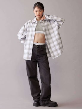 「Calvin Klein（カルバン・クライン）のIcon Cotton  Modal ロゴ コットン ハイウェスト ビキニ ショーツ（ショーツ、ブラック系）」を使った、公式 Calvin Kleinさん（レディース・174cm）の秋コーディネート