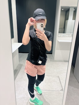 「NIKE（ナイキ）のアイテム（スポーツグッズ、ブラック系）」を使った、tanamwaさん（レディース・164cm）の春コーディネート