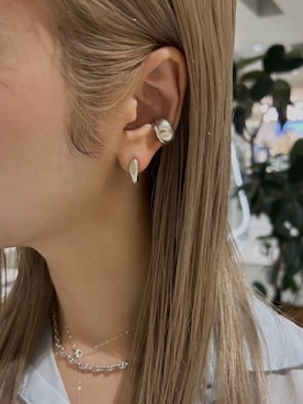 「アイテム（イヤーカフ）」を使った、saekaさん（レディース・172cm）の秋コーディネート