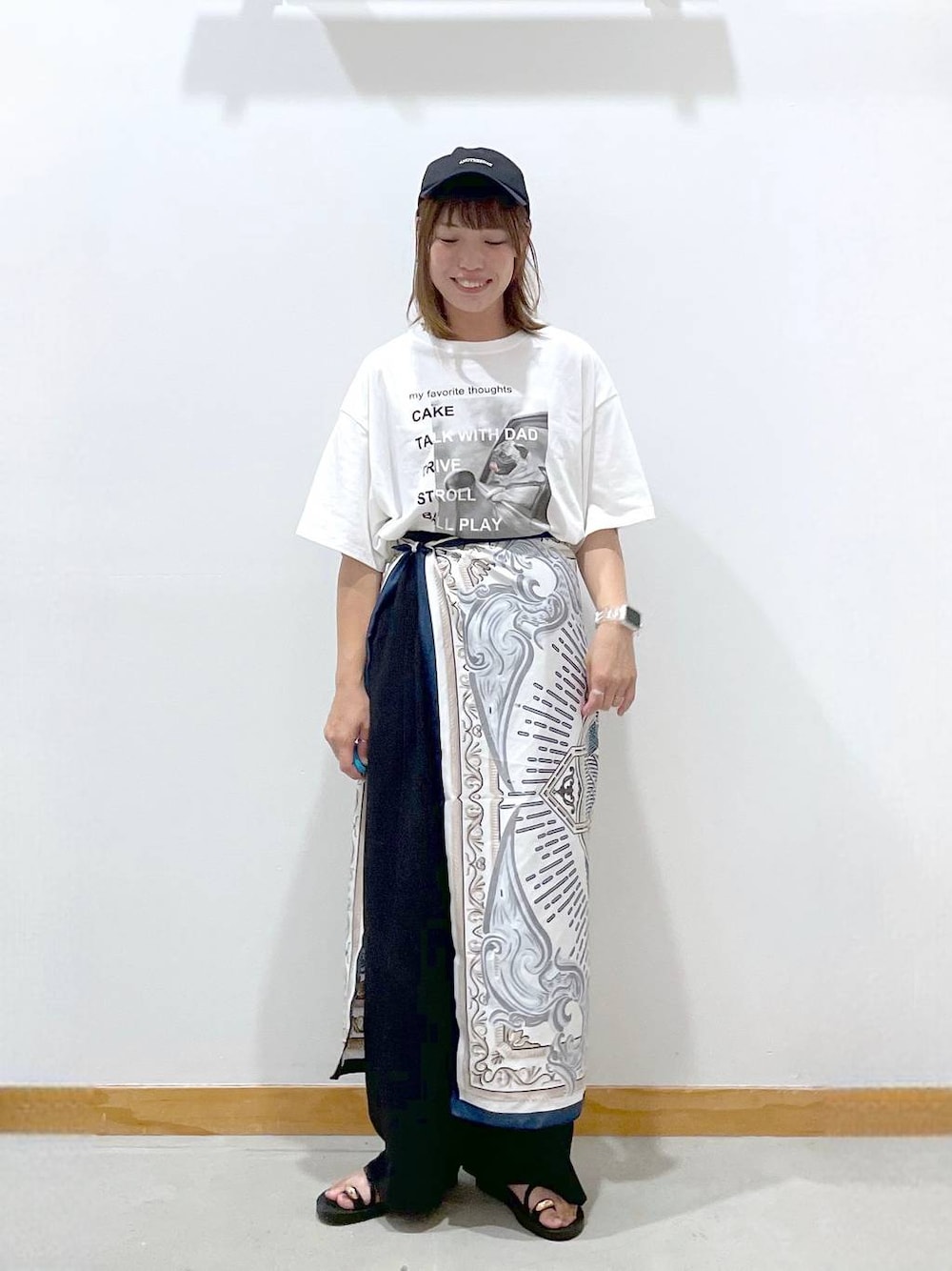 「カジュアル、体型カバー、ゆったり、Tシャツ、ヘビロッTEE_GLOBAL WORK、スカーフ、キャップ、ワイドパンツ、サンダル、セールコーデ、ママコーデ、ラフ、まちがいない服_GLOBAL WORK、楽ちんコーデ」｜「GLOBAL WORKのGOODデニムカーブパンツ/143956（デニムパンツ、ブルー系）」を使った、hihihinappiさん（レディース・161cm）の夏コーディネートの1枚目の写真