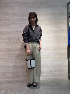 「Jena espace merveilleux（ジェナ　エスパスメルヴェイユ）のバックタックオーバーシャツ（シャツ/ブラウス、グレー系）」を使った、らむしさん（レディース・171cm）の春コーディネート