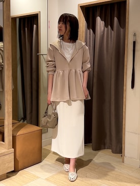 「Jena espace merveilleux（ジェナ　エスパスメルヴェイユ）の【夏まで活躍/軽量】ペプラムパーカー（Tシャツ/カットソー、ベージュ系）」を使った、らむしさん（レディース・171cm）の春コーディネート