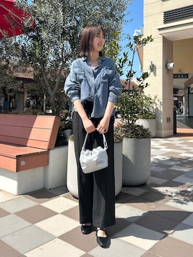 「Jena espace merveilleux（ジェナ　エスパスメルヴェイユ）の【累計販売枚数1万枚突破！】テンセルデニムシャツ（シャツ/ブラウス、ブルー系）」を使った、らむしさん（レディース・171cm）の春コーディネート