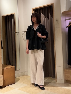 「Jena espace merveilleux（ジェナ　エスパスメルヴェイユ）の【夏まで活躍/軽量】ペプラムパーカー（Tシャツ/カットソー、ブラック系）」を使った、らむしさん（レディース・171cm）の春コーディネート