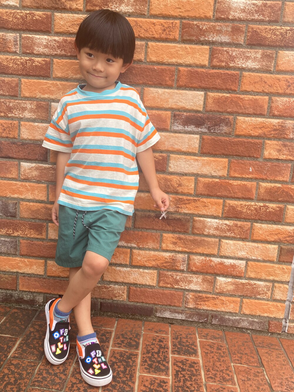 「男の子、男の子コーデ」｜「VANSのアイテム（スリッポン、ブラック系）」を使った、Shuta.さん（キッズ・110cm）の秋コーディネートの1枚目の写真