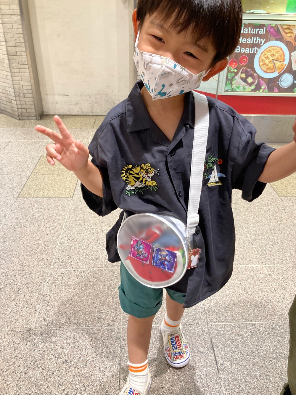 「VANSのアイテム（スリッポン、その他）」を使った、Shuta.さん（キッズ・90cm）の秋コーディネートの1枚目の写真