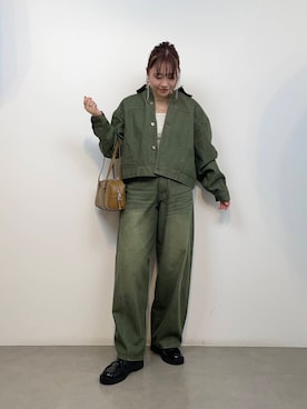 「アイテム（デニムジャケット、グリーン系）」を使った、おはねさん（レディース・168cm）の秋コーディネート