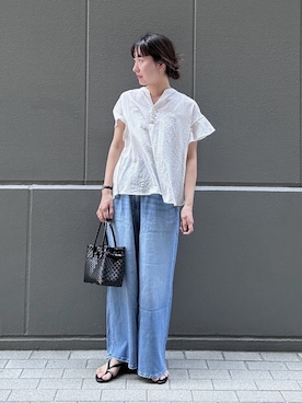 「URBAN RESEARCH（アーバンリサーチ）の『3サイズ展開』綿麻デニムイージーパンツ（デニムパンツ、ブルー系）」を使った、rieさん（レディース・164cm）の夏コーディネート