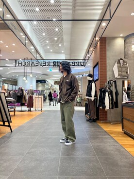 「URBAN RESEARCH（アーバンリサーチ）のアイテム（チノパンツ）」を使った、アライさん（メンズ・180cm）の秋コーディネート