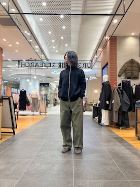 「URBAN RESEARCH（アーバンリサーチ）のアイテム（ニット/セーター）」を使った、アライさん（メンズ・180cm）の冬コーディネート