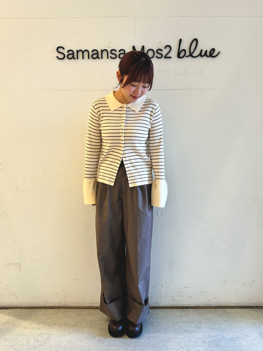 「ボーダートップス、ボーダー、カーディガン、リブニット、ブラウンパンツ、ブーツ、冬コーデ、春コーデ、エヘカソポ、ehkasopo、ehka sopo」｜「ehka sopoのボーダー襟付リブカーディガン（カーディガン/ボレロ、ホワイト系）」を使った、ひよりさん（レディース・159cm）の冬コーディネートの1枚目の写真