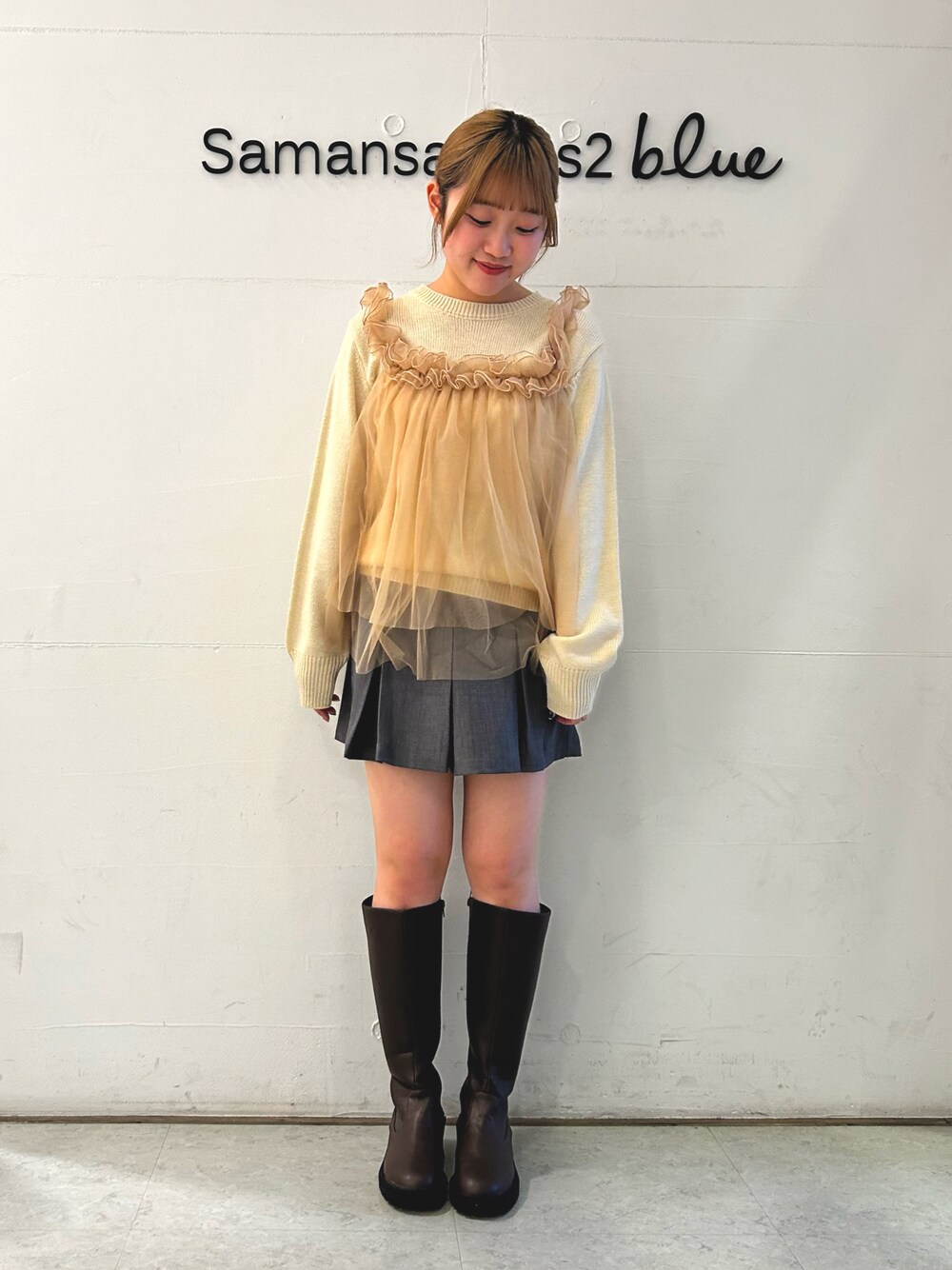 「淡色コーデ、エヘカソポ、ehkasopo、ehka sopo、ニット、チュールトップス、ショートパンツ、ロングブーツ、ブラウン、キナリ、グレー、冬コーデ、冬のコーデ」｜「ehka sopoのチュールドッキングニットプルオーバー（ニット/セーター、ホワイト系）」を使った、ひよりさん（レディース・159cm）の冬コーディネートの1枚目の写真