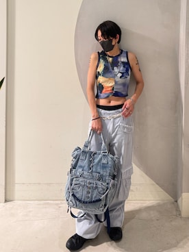 「Desigual（デシグアル）のアイテム（Tシャツ/カットソー、ブルー系）」を使った、Desigual銀座STAFFさん（メンズ・178cm）の春コーディネート
