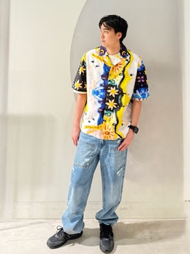 「Desigual（デシグアル）のアイテム（シャツ/ブラウス、イエロー系）」を使った、Desigual銀座STAFFさん（メンズ・178cm）の春コーディネート