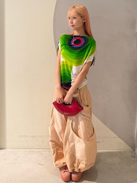 「Desigual（デシグアル）のカーゴスタイル流れるシルエットロングパンツ ストリートピンク（その他パンツ、レッド系）」を使った、Desigual銀座STAFFさん（メンズ・177cm）の夏コーディネート