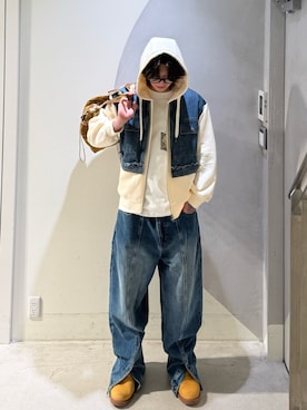 「Desigual（デシグアル）のアーティープリントTシャツ（Tシャツ/カットソー）」を使った、Desigual銀座STAFFさん（メンズ・180cm）の夏コーディネート