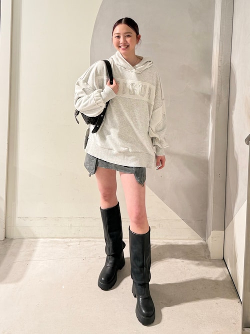 新品✨タグ付き♪定価17,900円　デシグアル　フード付き　トレーナー　大特価 Desigual（デシグアル） トレーナー スウェット ひまわり柄のフード