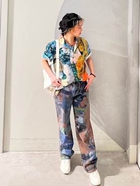 「Desigual（デシグアル）のアート プリント オープンシャツ  /ゴーギャン柄シャツ（シャツ/ブラウス、レッド系）」を使った、Desigual銀座STAFFさん（メンズ・178cm）の春コーディネート